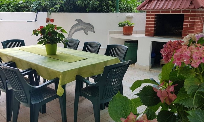 Mirce Apartment | Three bedroom apartment with terrace Mirca, Brač (A-2886-a)