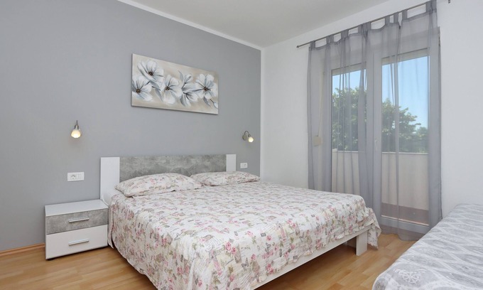 Supetarska Draga Apartment | Three bedroom apartment with terrace and sea view Supetarska Draga - Donja, Rab (A-4966-a)