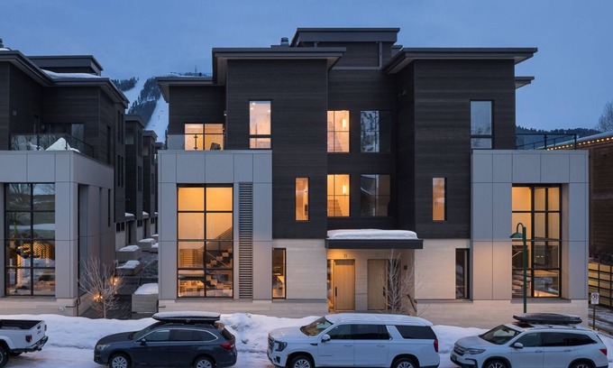 Jackson Hole House | Three-Bedroom, Five-Floor Townhouse in the Heart Jackson