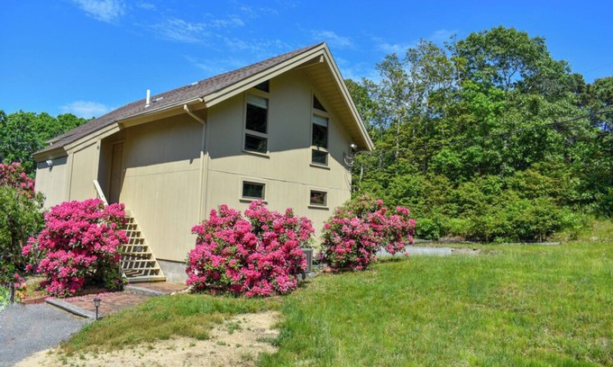 Dennis House | Three bedroom home sleeping 7 on Bayside with central air!
