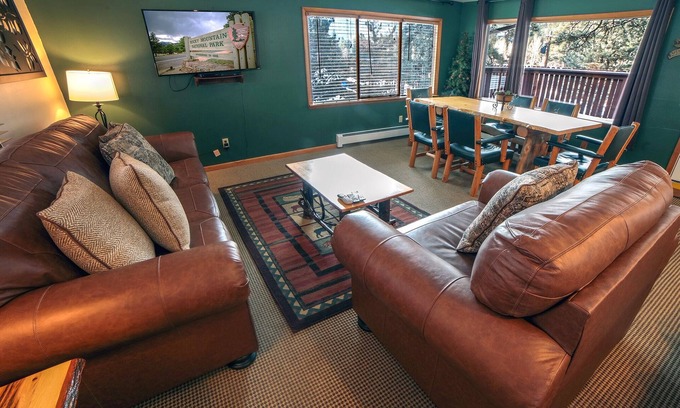 Estes Park Ski Chalet | Three Bedroom with Spacious Living room, Dining Room, and Deck