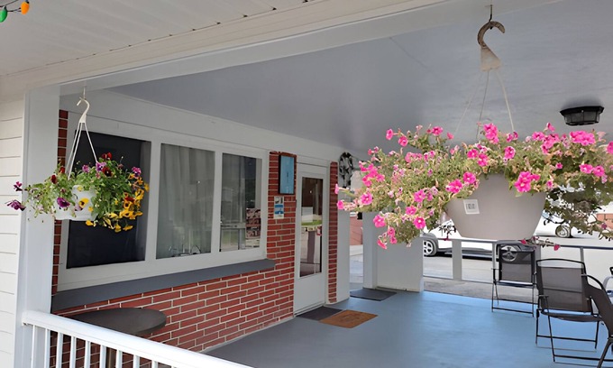 Bobcaygeon Hotel | Three Islands Motel