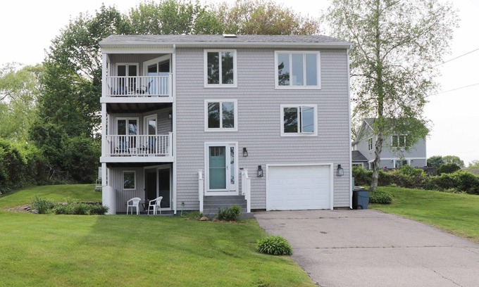 Bonnet Shores House | Three level home with water views, walk to beach