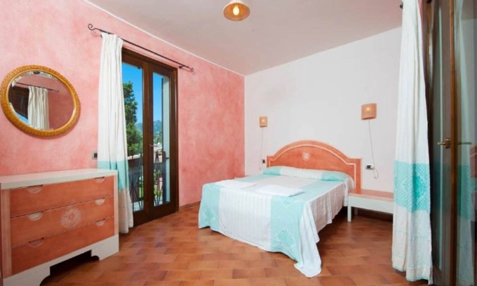 Campulongu Apartment | Three-room apartment with pool