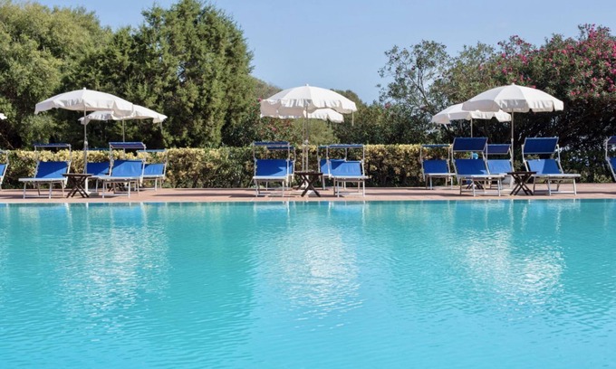 Teulada Apartment | Three-room apartment of approximately 62 m2 with air conditioning on the ground floor consisting of a large living room, kitchenette with electric hobs, fridge and satellite TV.On the first floor we have two double or twin bedrooms with internal sink, ba