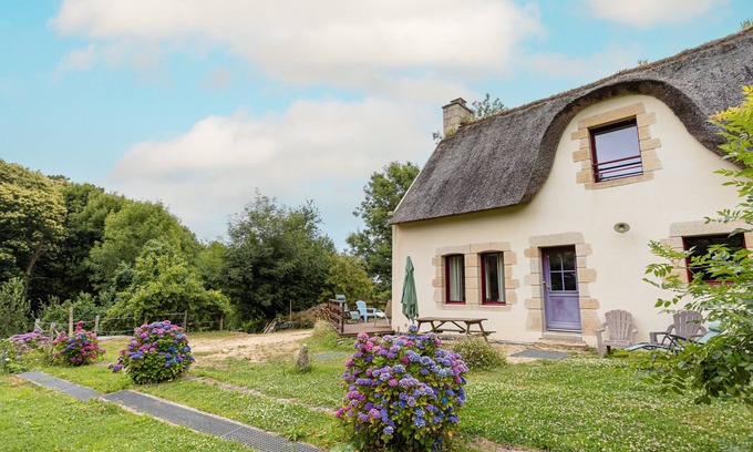 Bono Cottage | "Ti Nevez" House with Private Terrace, Private Garden and Wi-Fi