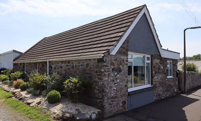 Monreith Cottage | Tigh Samhradh - a cottage that sleeps 4 guests in 1 bedroom