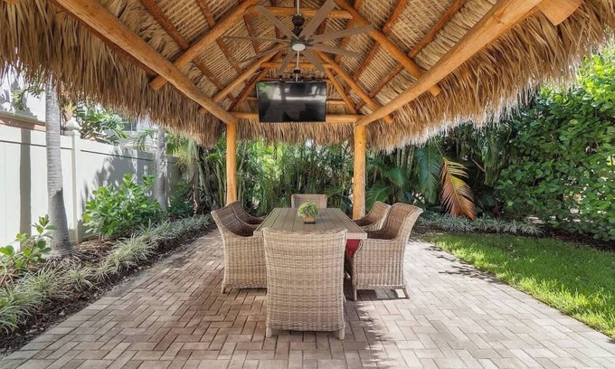 Lake Ridge Apartment | Tiki Cabana☀️Comfortable Beds ❤ 5 mins to Beach