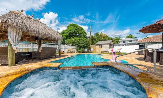 Deerfield Beach House | Tiki Sea Breeze Retreat- Pool+Spa - 5 Min to Beach