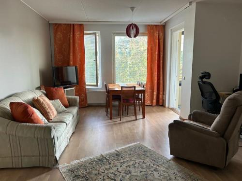Vantaa City Centre Apartment | Tilava kolmio aseman vieressä kaksi makuuhuonetta