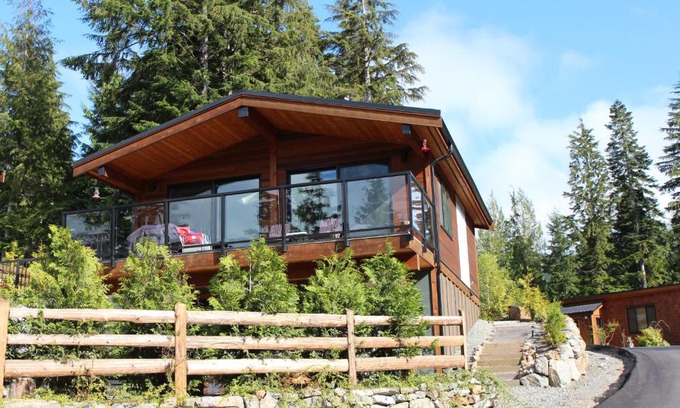 Port Renfrew Ski Chalet | Tilby's Rainbow Cottage
