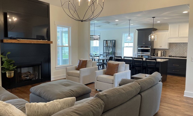 Winchester House | Tim’s Ford Twin Creaks RWW Retreat