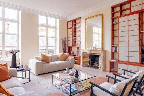 Quartier de la Monnaie Apartment | Timeless Elegance in Paris