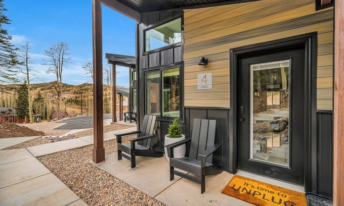 Steam Engine Meadows Cabin | Tiny Cabin at Unplug #4, Close to Giant Steps Slope