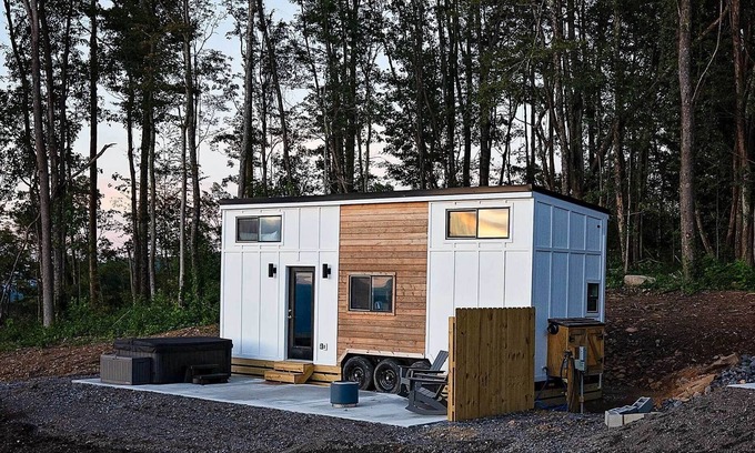 Lupton City Apartment | Tiny Home on the Edge of a Mountain with Private Hot Tub