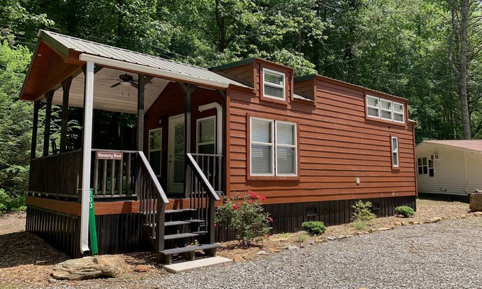 Blairsville Cabin | Tiny Home only 1 mile to Vogel State Park! Wandering Wood at the Reece Farm Vlg
