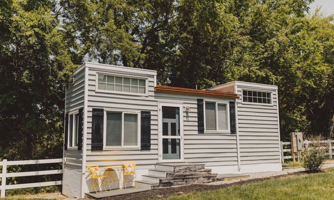 Lincoln House | Tiny house w/ Pool on water near Beaches / turf