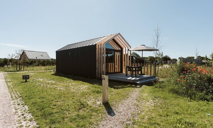 Ouddorp Ski Chalet | Tiny house where your dog is welcome as well!