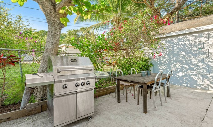 Southwest House | Tiny Retreat in Great Location