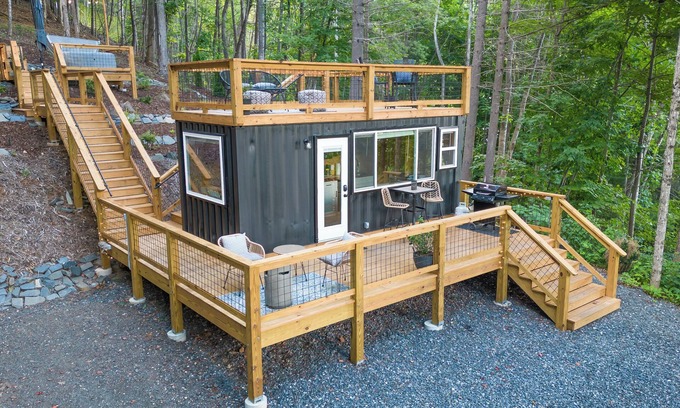 Todd Apartment | Tiny Sustainer-Hot Tub, Fire Table, Romantic Oasis