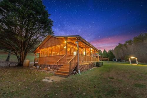 Suches House | TNT II - Creek Front, Hot Tub, Fire Pit