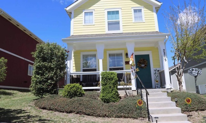 Fort Riley House | TNT Sunflower Retreat - Milford Lake, Ft Riley, K-State