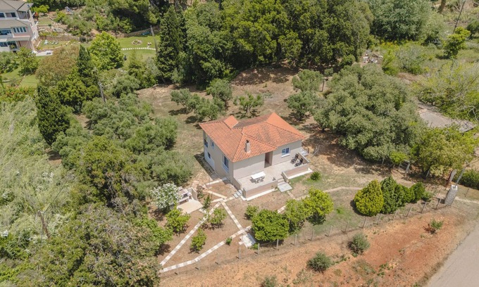 Pyrgos House | To Pournari Beachside Garden House