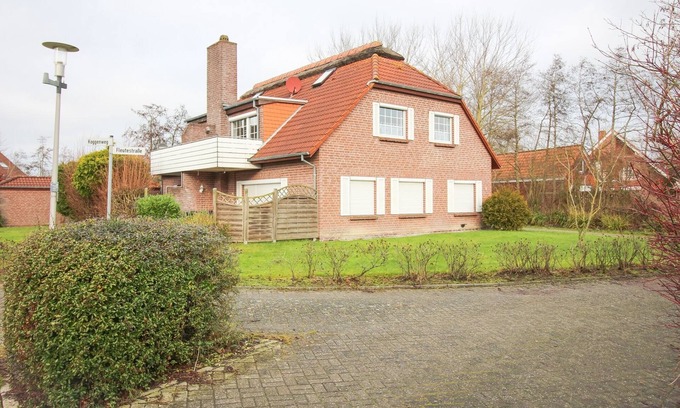 Norddeich Apartment | Tobi's Kajüte Freundliche Obergeschosswohnung in Norddeich für 4 Personen + Baby