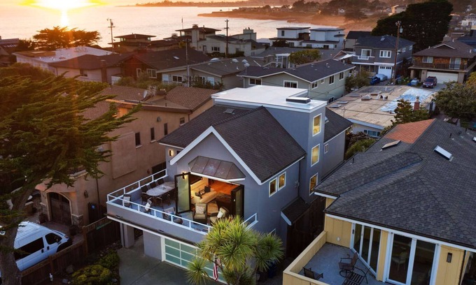 Opal Cliffs House | Toes in the Sand-The 25th Beach Retreat with hot tub!