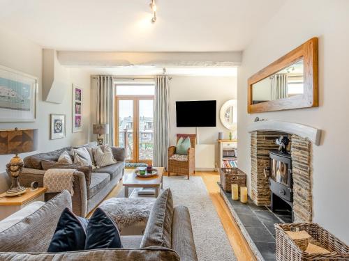 Bugford House | Toffee Apple