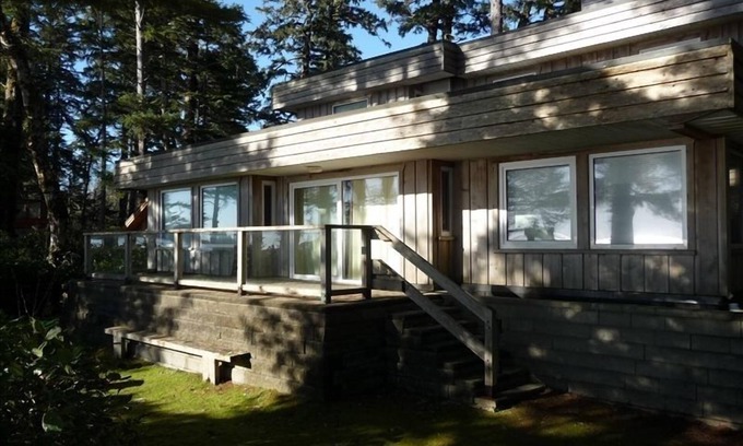 Tofino House | Tofino Beach Oasis on World Famous Chesterman Beach!