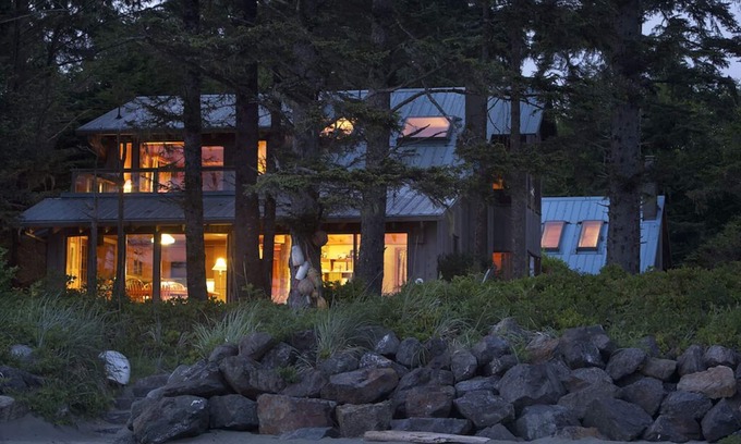 Tofino House | Tofino~ Chesterman~ Beach~ Architecturally~ Designed~ House Chahayis~ Sleeps 6
