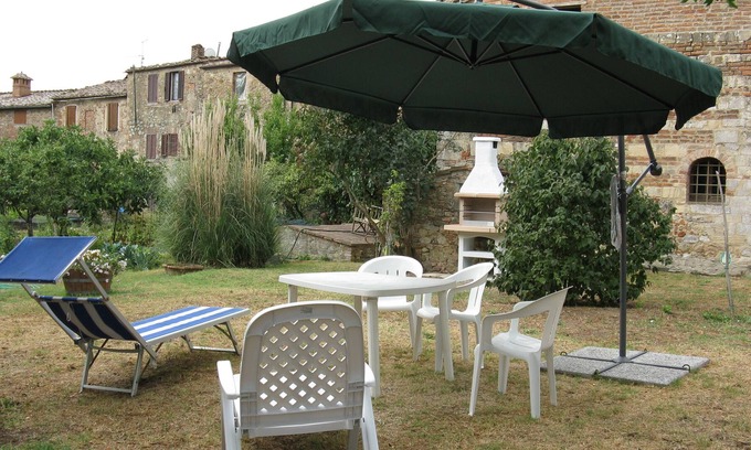 Belforte Apartment | Tognazzi Holiday Home - Casa Ailantus - private garden