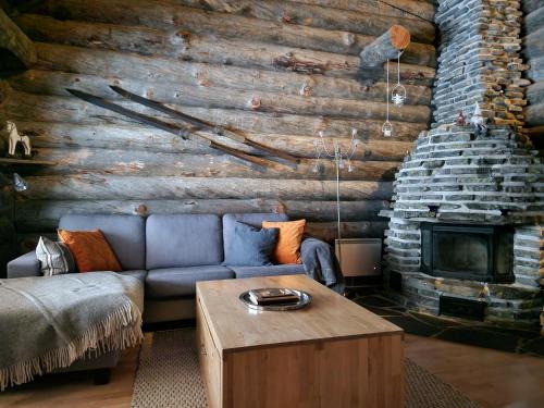 Sirkka Apartment | Tokkapirtti B2 Log cabin near Levi center in a peaceful neighbourhood