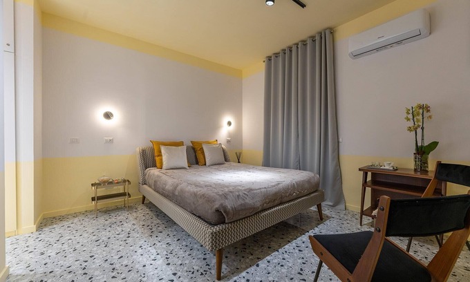 Quartieri Spagnoli Apartment | Toledo Theater 272 - Apartment 8 people in the heart of Naples