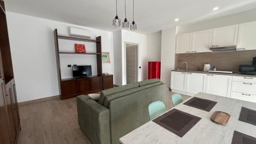 Saronno Apartment | Tolstoi 15