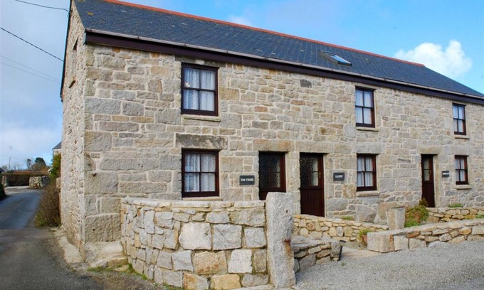Penryn Cottage | Tom Thumb, far reaching views of the countryside.
