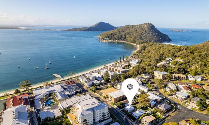Shoal Bay House | Tomaree Cottage 12 Tomaree Road - 200 mtrs to Beach - Pet Friendly, linen, WiFi & aircon