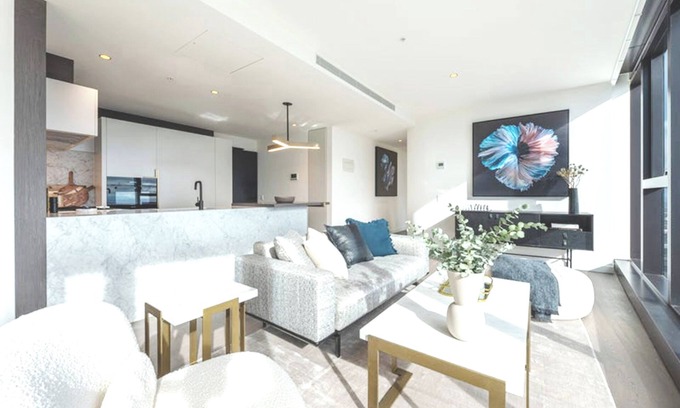 Melbourne Central Business District Apartment | Top CBD Skyline Luxury 3 Beds, 2 Baths Free Parking