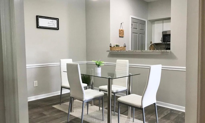Lindbergh Apartment | Top Floor 2BR 2B with City Views Prime Location