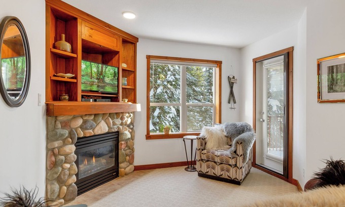 Silver Star Mountain Condo | Top floor 1 bedroom condo at Creekside - pet friendly, large deck & ski-in/out