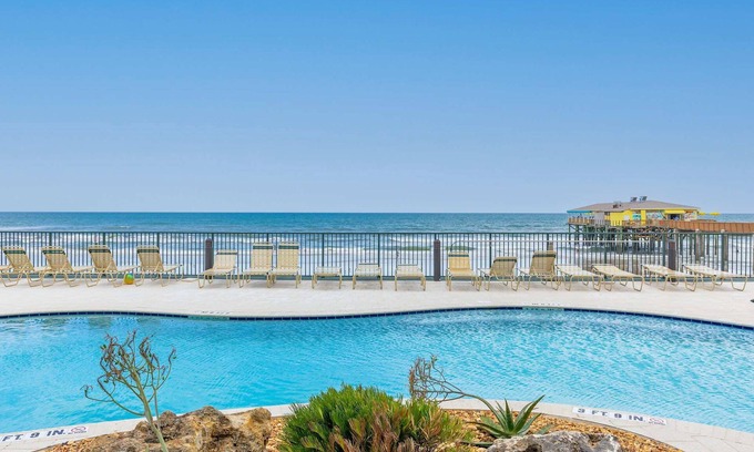 Daytona Beach Shores Apartment | Top Floor Oceanfront Condo w Pool Beach Access