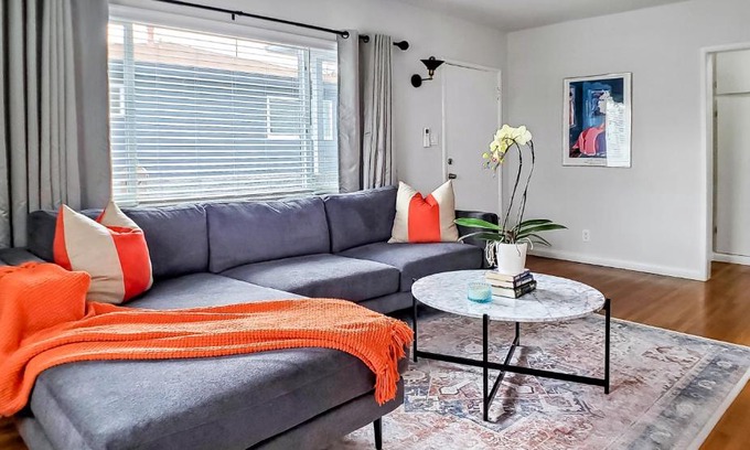 Washington Culver Apartment | Top Location Walk to Dining, Shops & Near Beach CC E