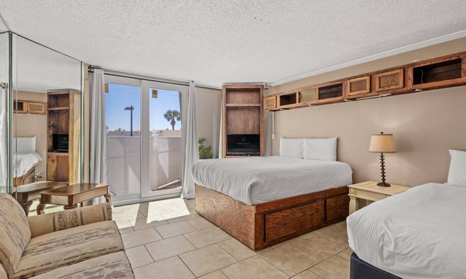 Panama City Beach Condo | Top Of The Gulf 111 | 0 Bed, 1 Bath