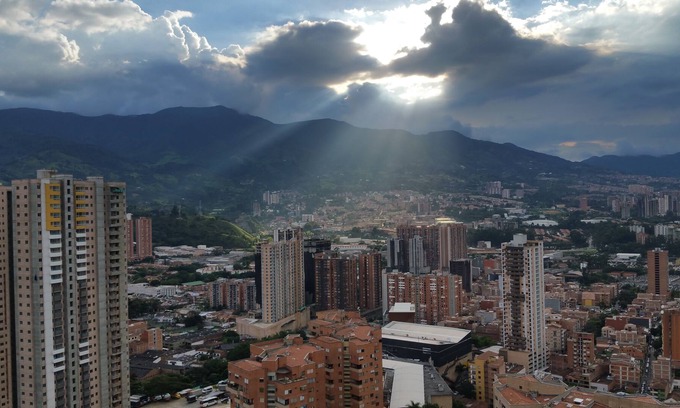 Sabaneta Condo | Top of the World panoramas of Sabaneta, Medellin, valleys, and mountains