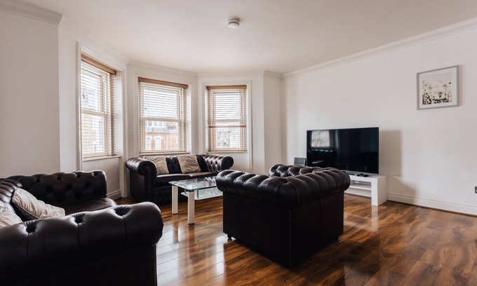 West Cliff Apartment | Top quality two bed apartment near beach front
