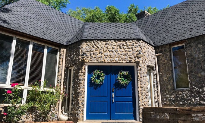 Nibley House | Top Rated Family & Group Cozy Stay: Ski, Holiday Fun & Events –Book Nov/Dec Now!