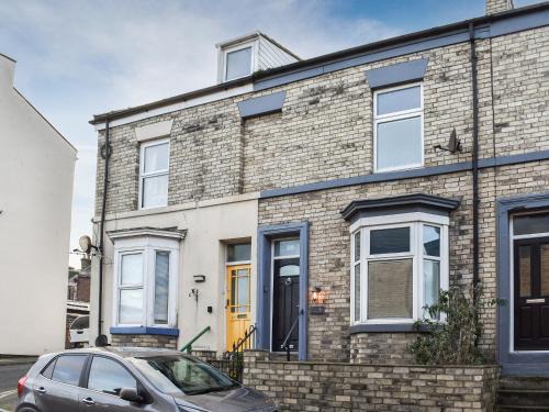 Whitby House | Topmast