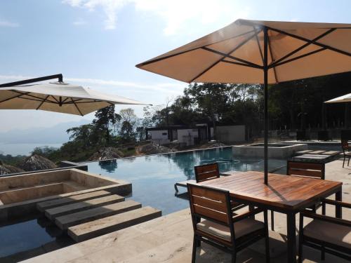 Giron Hotel | Topowa Club House Resort