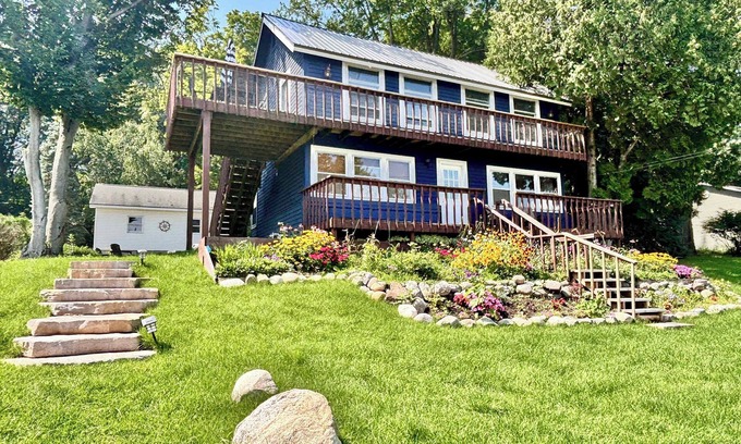 Rapid City House | Torch Lake Vista With Lake access